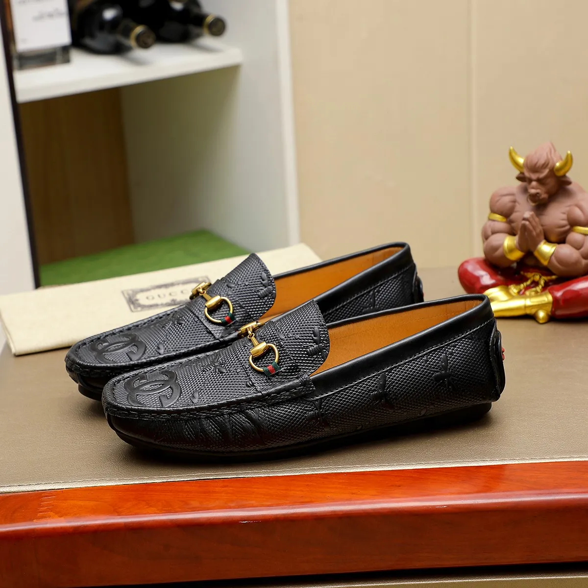 Men's shoes💰380💰🕷🕷️【 GUCCI 】Gucci's best-selling trendy men's casual slip-on shoes 🇨🇳Official website original 1:1 mold 💯Original quality, fine workmanship ☘Fashionable and versatile, perfect shape, comfortable on the feet 🍓Trendy men's recommended model, imported cowhide on the top layer 🎋High-quality pigskin lining, rubber wear-resistant and non-slip outsole, high-end atmosphere, worth owning 🍉Optional 38-44